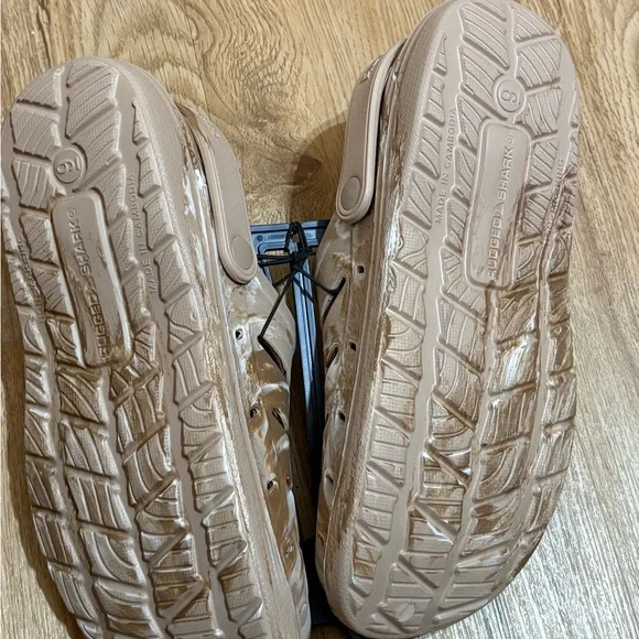 MENS CLOGS- size **9 RUGGED SHARK- NWT-Floatable-Camo Tan I - Picture 7 of 8